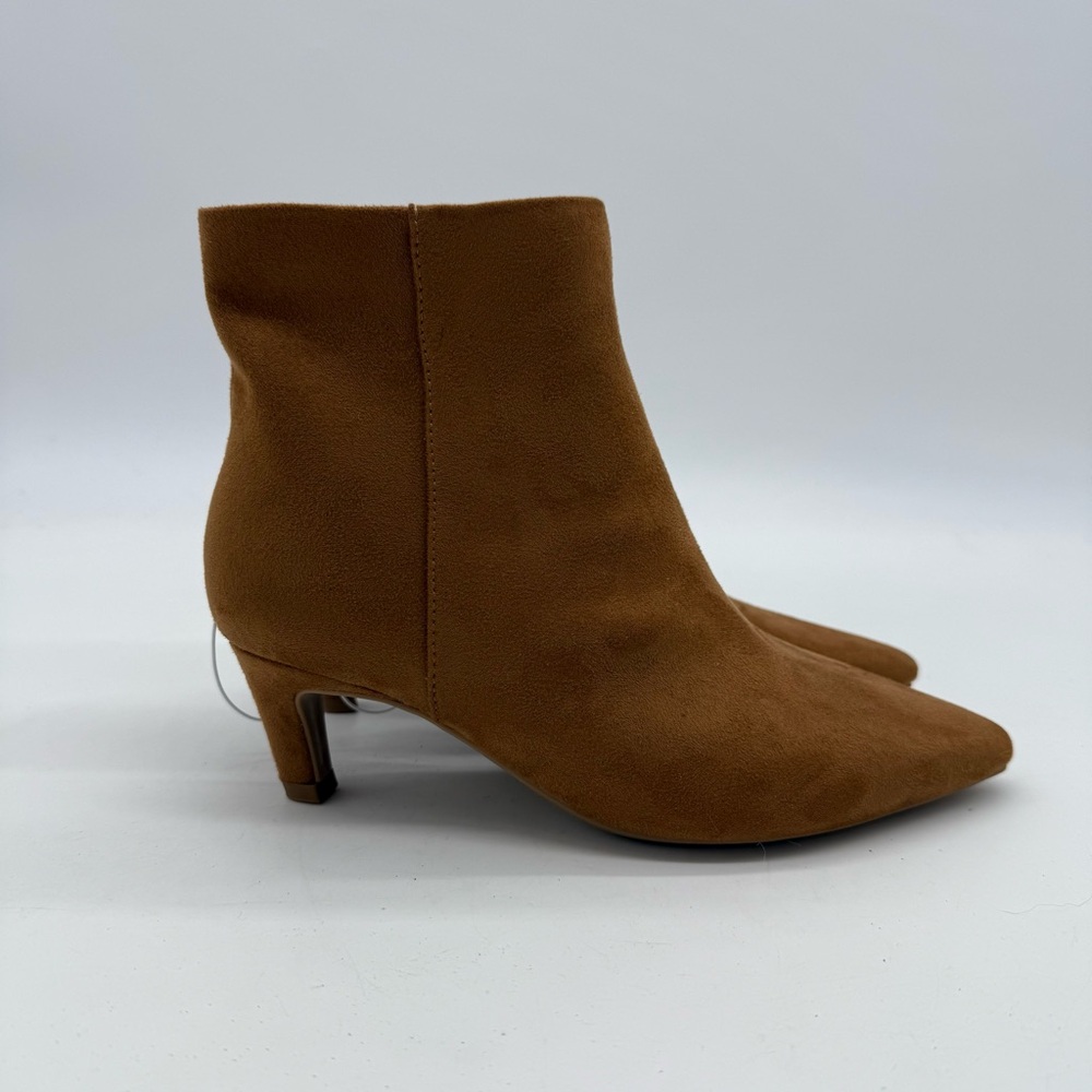 NWT Women's Universal Thread Brown Kitten Heel Ankle Boots Suede